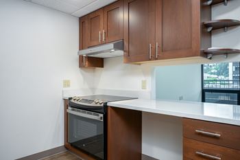 Fully equipped kitchens with refrigerator, dishwasher, over/stove